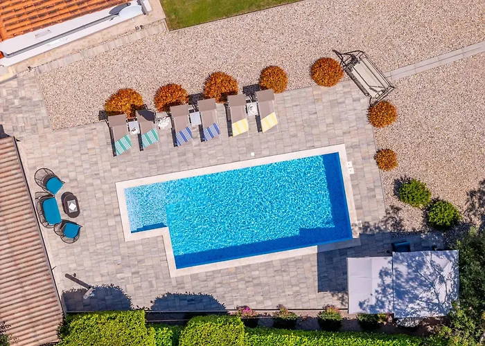 Apartman Luni Sa Bazenom - Malinska, Sveti Anton