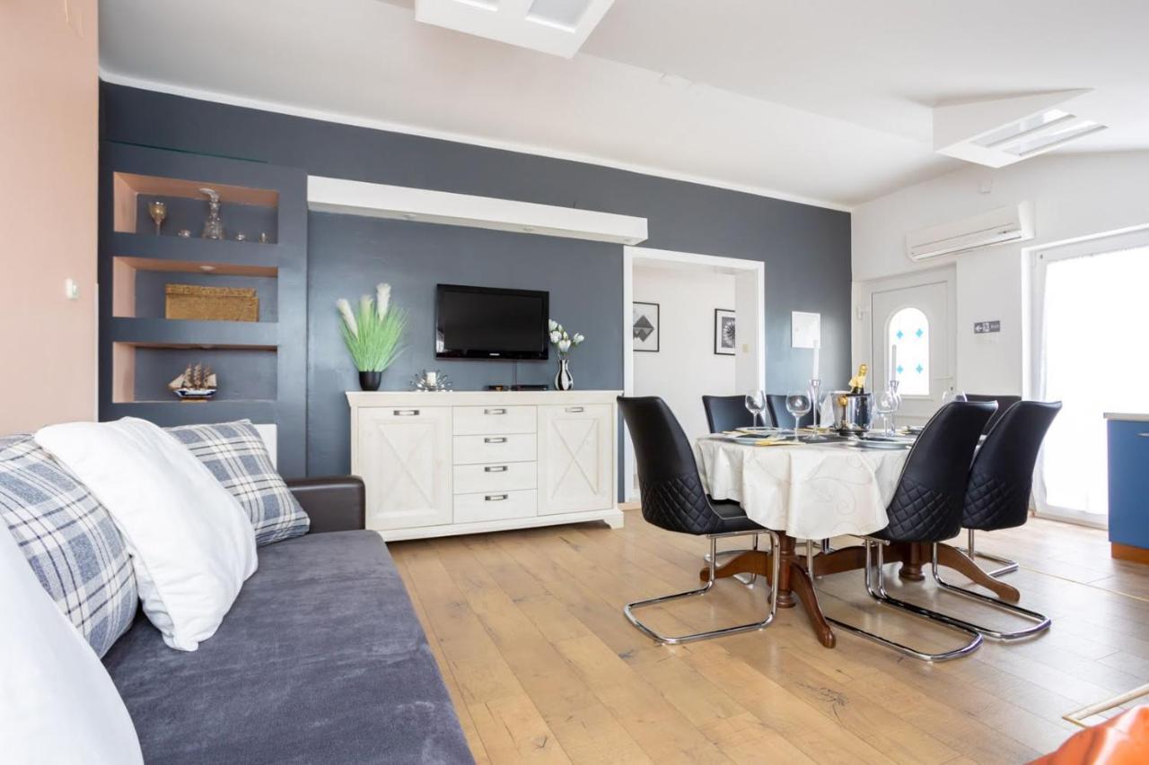 Luni Sa Bazenom - Malinska, Sveti Anton Apartment