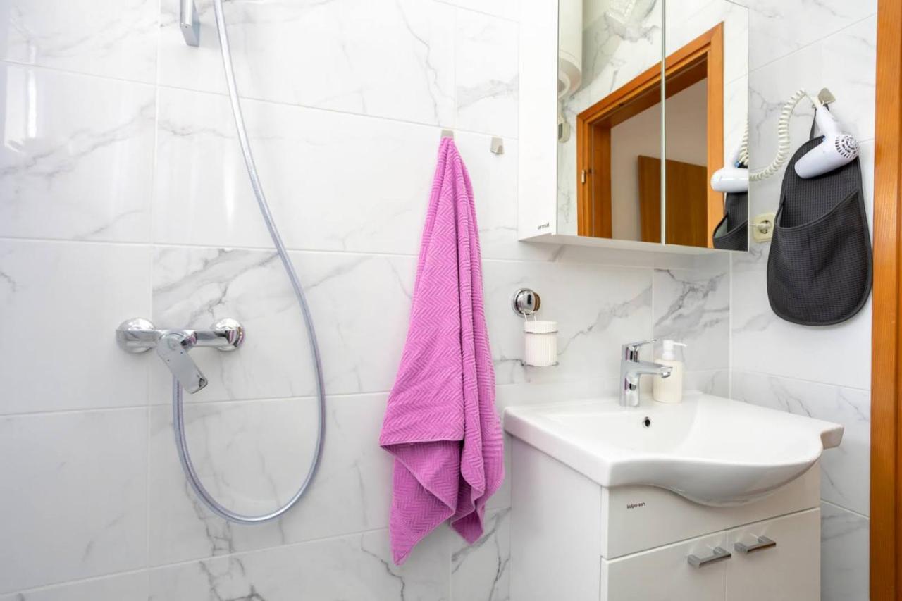 Apartment Luni Sa Bazenom - Malinska, Sveti Anton