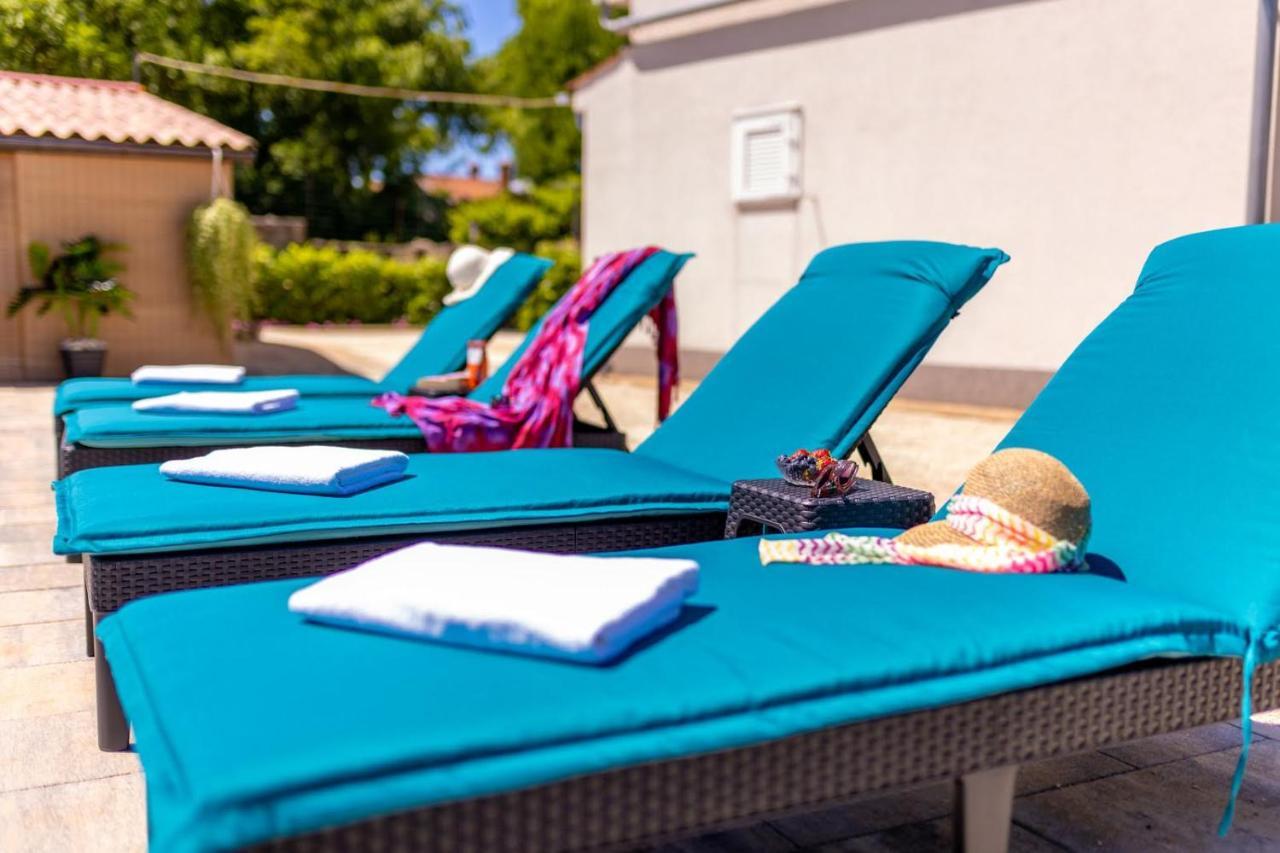 Apartment Luni Sa Bazenom - Malinska, Sveti Anton