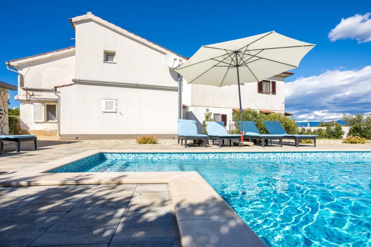 Luni Sa Bazenom - Malinska, Sveti Anton Apartment Sveti Anton (Krk)