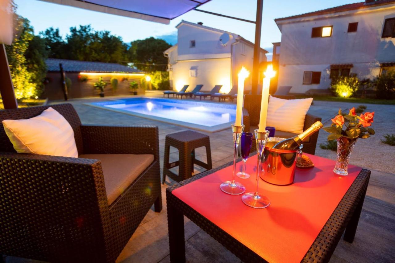 Luni Sa Bazenom - Malinska, Sveti Anton Apartment
