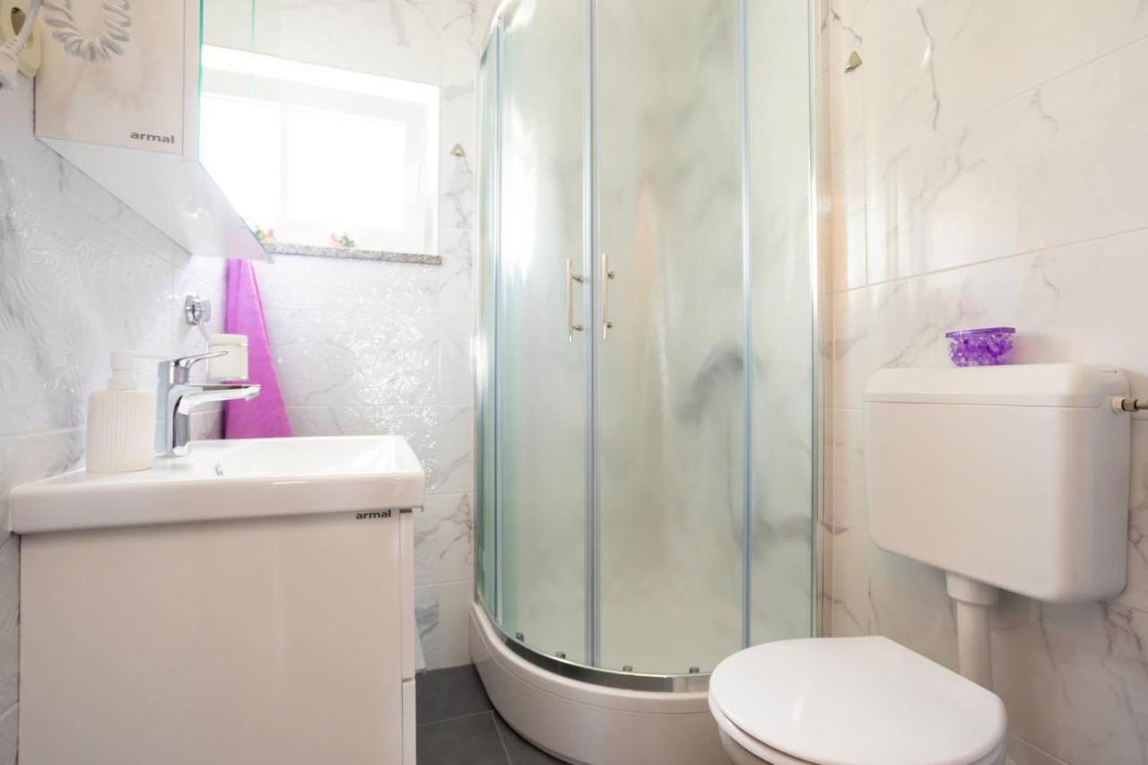 Apartment Luni Sa Bazenom - Malinska, Sveti Anton