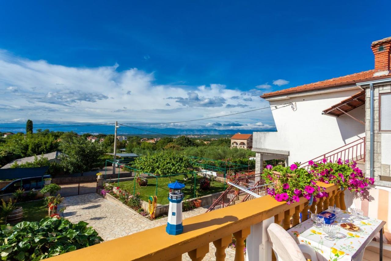 Apartment Luni Sa Bazenom - Malinska, Sveti Anton