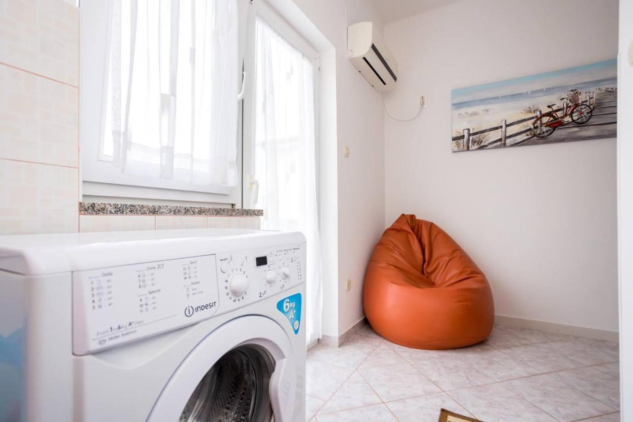 Luni Sa Bazenom - Malinska, Sveti Anton Apartment *