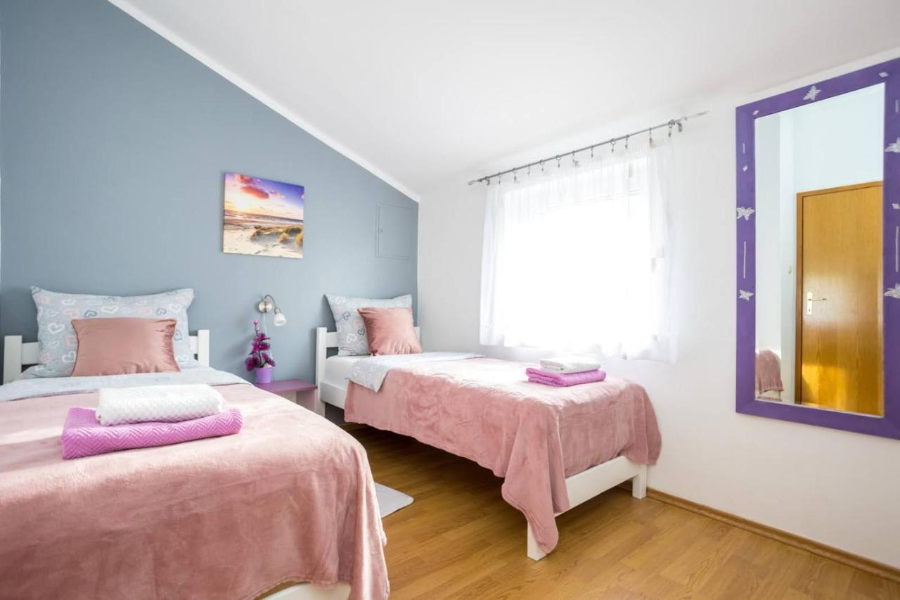 Apartment Luni Sa Bazenom - Malinska, Sveti Anton Sveti Anton (Krk)