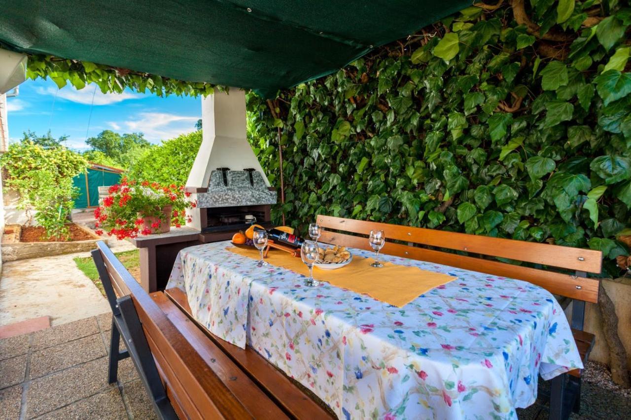 Apartment Luni Sa Bazenom - Malinska, Sveti Anton *