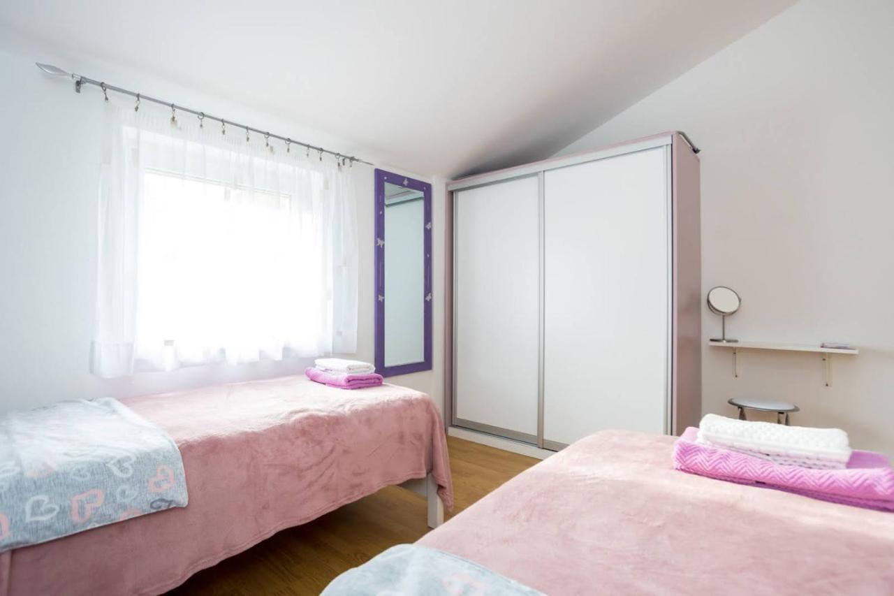 Apartment Luni Sa Bazenom - Malinska, Sveti Anton
